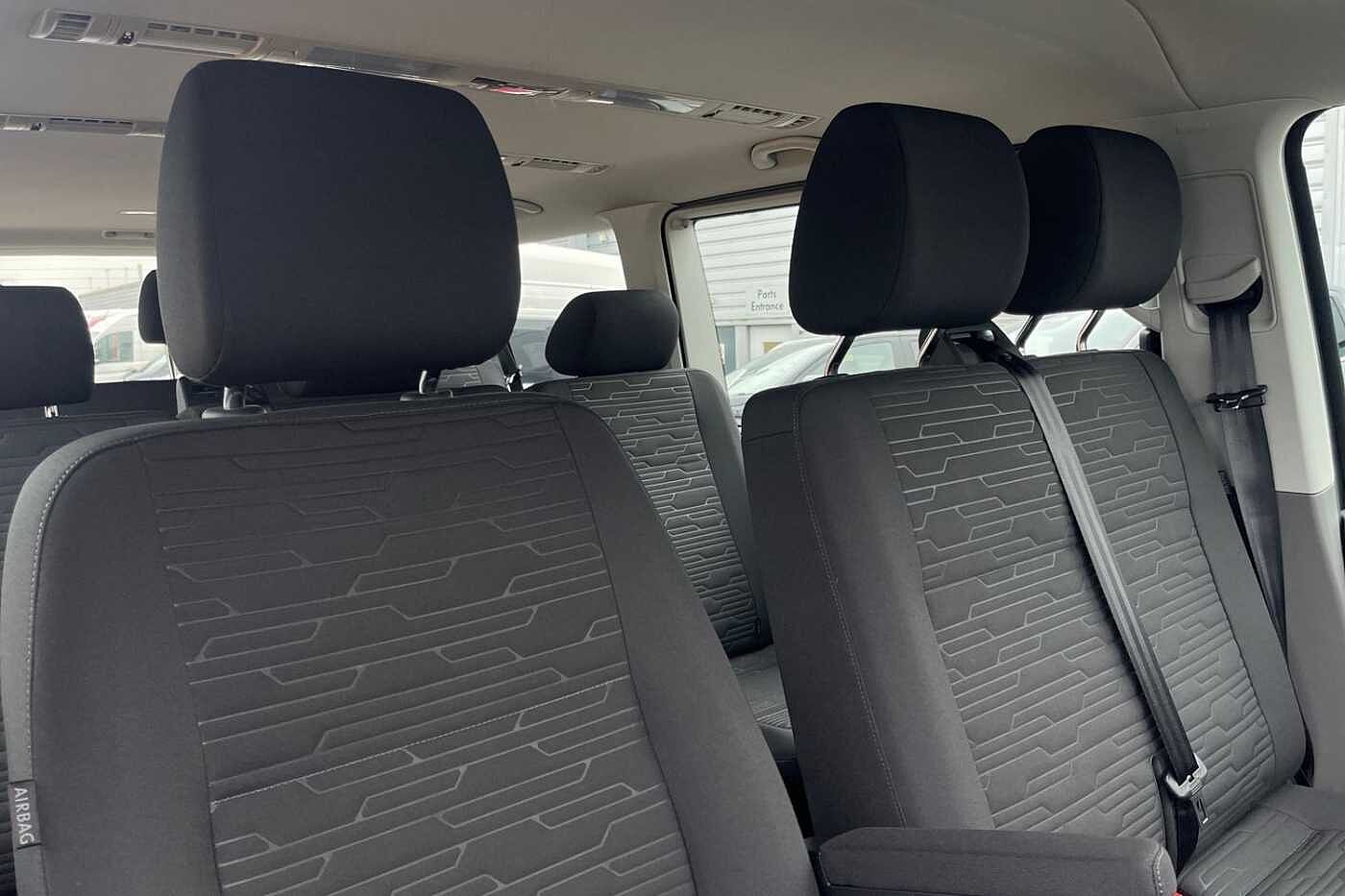 Volkswagen Transporter Shuttle SE LWB 150 PS 2.0 TDI 7sp DSG 9 Seats + 3 Zone AC-Delivery Miles