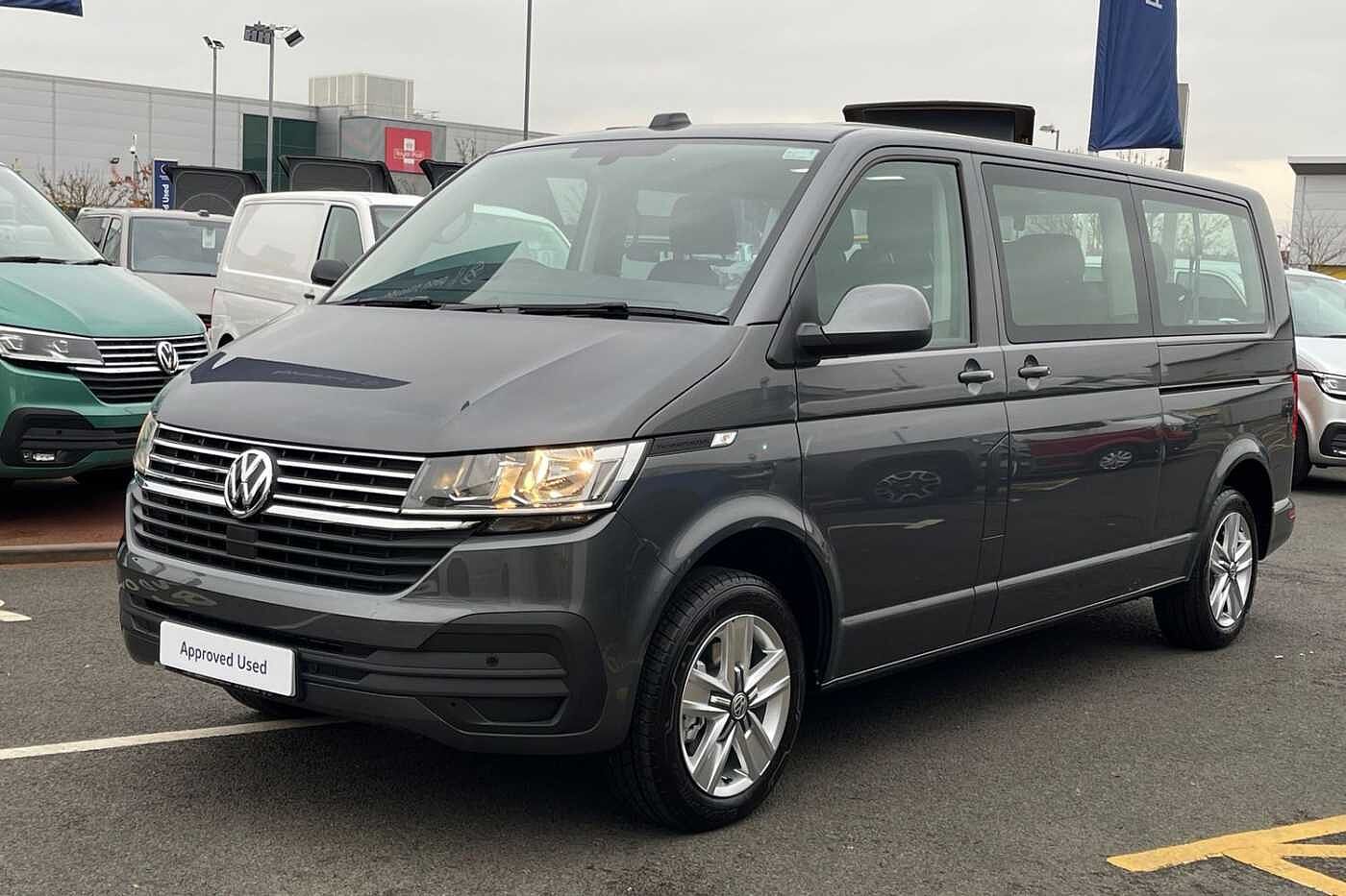 Volkswagen Transporter Shuttle SE LWB 150 PS 2.0 TDI 7sp DSG 9 Seats + 3 Zone AC-Delivery Miles