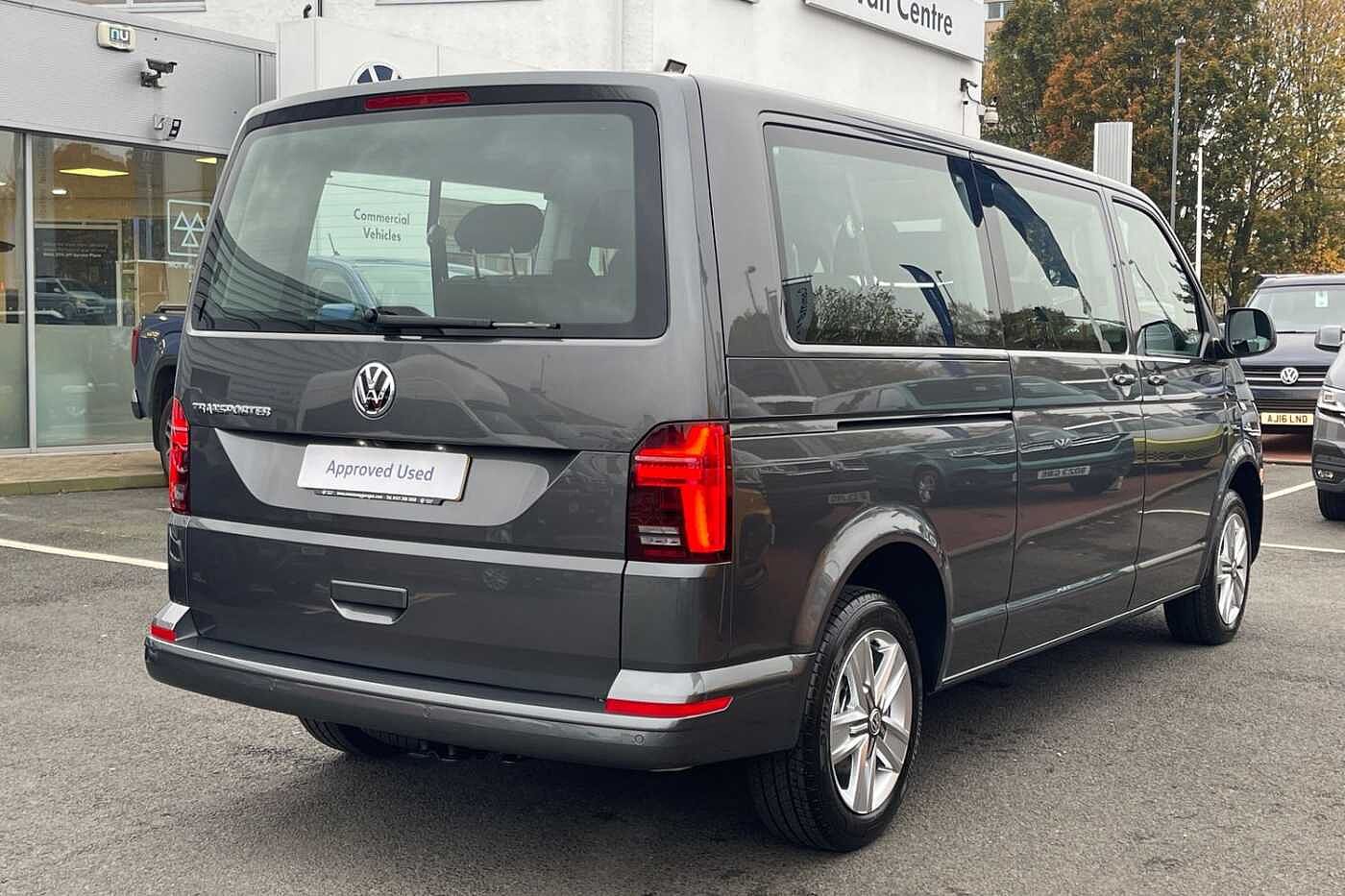 Volkswagen Transporter Shuttle SE LWB 150 PS 2.0 TDI 7sp DSG 9 Seats + 3 Zone AC-Delivery Miles