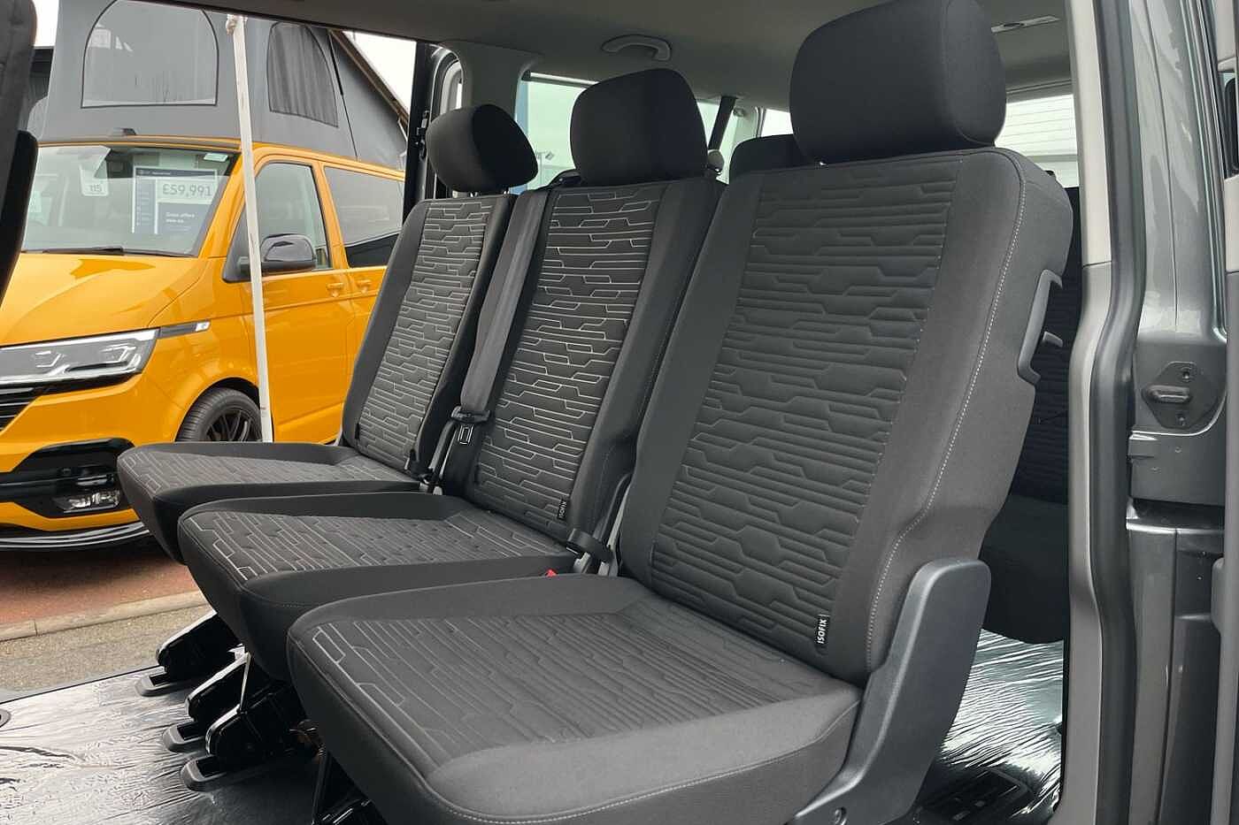 Volkswagen Transporter Shuttle SE LWB 150 PS 2.0 TDI 7sp DSG 9 Seats + 3 Zone AC-Delivery Miles