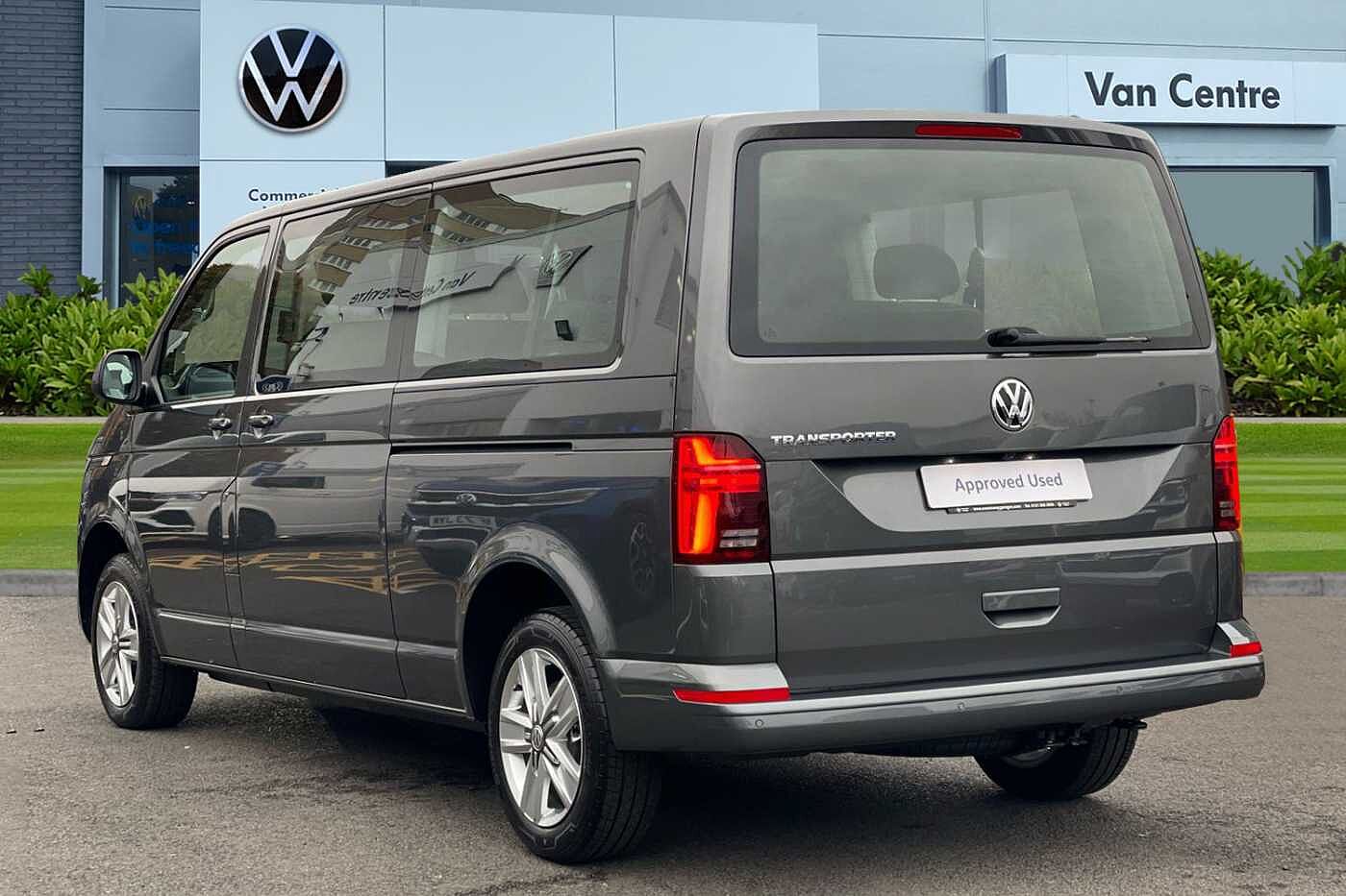 Volkswagen Transporter Shuttle SE LWB 150 PS 2.0 TDI 7sp DSG 9 Seats + 3 Zone AC-Delivery Miles