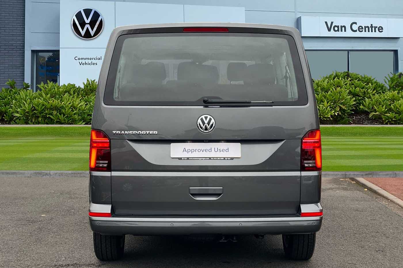 Volkswagen Transporter Shuttle SE LWB 150 PS 2.0 TDI 7sp DSG 9 Seats + 3 Zone AC-Delivery Miles