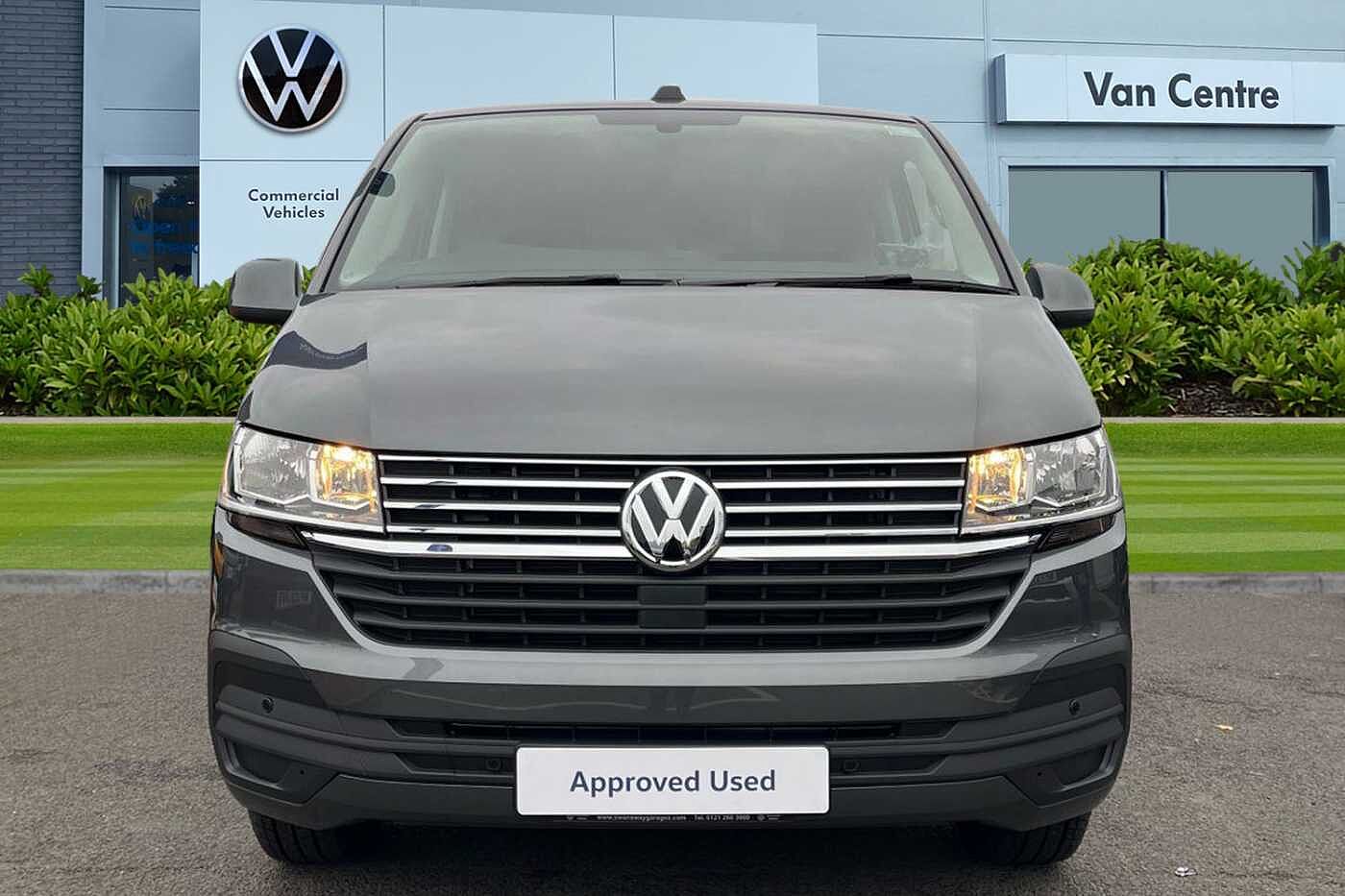 Volkswagen Transporter Shuttle SE LWB 150 PS 2.0 TDI 7sp DSG 9 Seats + 3 Zone AC-Delivery Miles