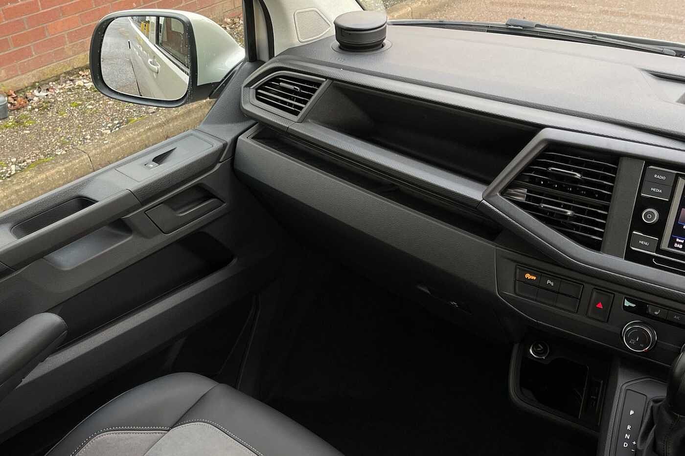 Volkswagen California Beach Camper SWB 150 PS 2.0 TDI 7sp DSG + Night Heater-Delivery Miles