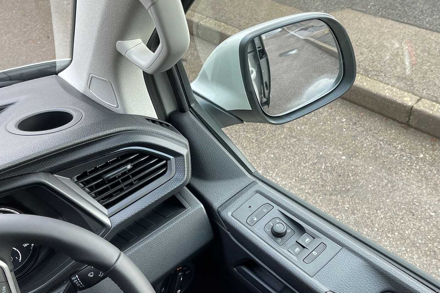 Volkswagen California Beach Camper SWB 150 PS 2.0 TDI 7sp DSG + Night Heater-Delivery Miles