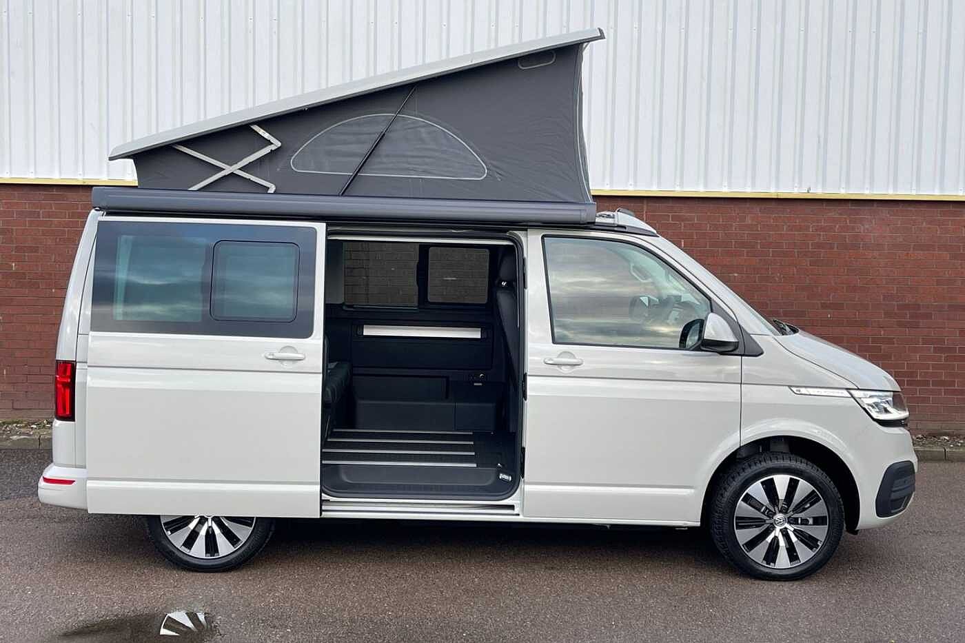 Volkswagen California Beach Camper SWB 150 PS 2.0 TDI 7sp DSG + Night Heater-Delivery Miles