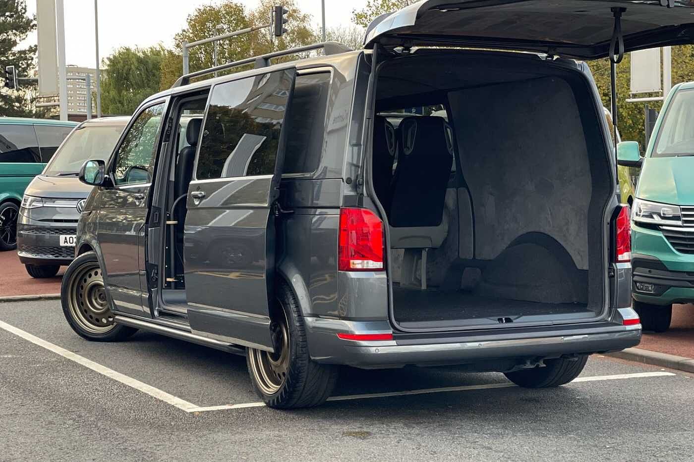 Volkswagen Transporter T32 Kombi Highline LWB 150 PS 2.0 TDI 7sp DSG-ABT Kit