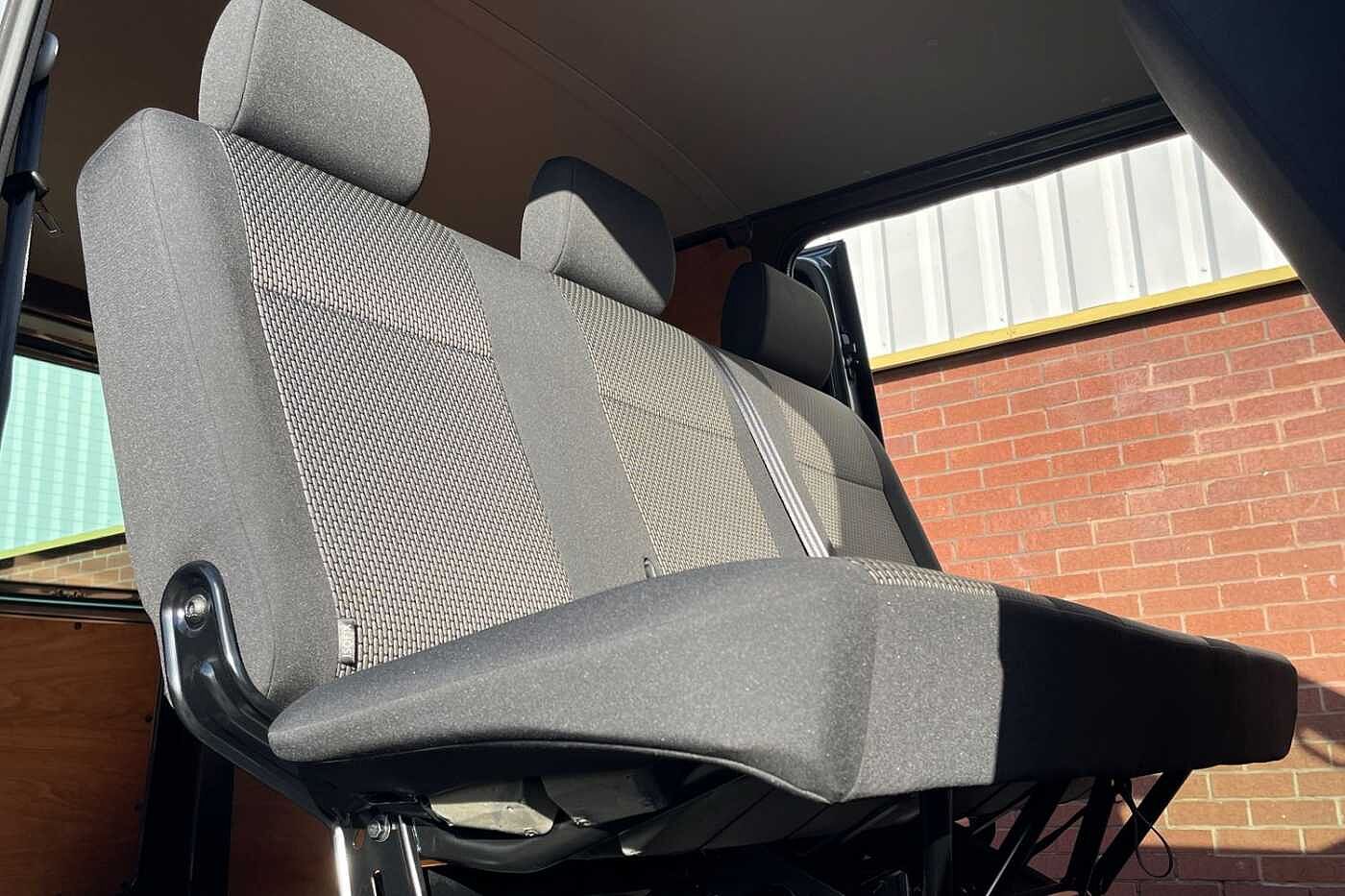 Volkswagen Transporter T32 Kombi Highline LWB 204 PS 2.0 TDI 7sp DSG Auto