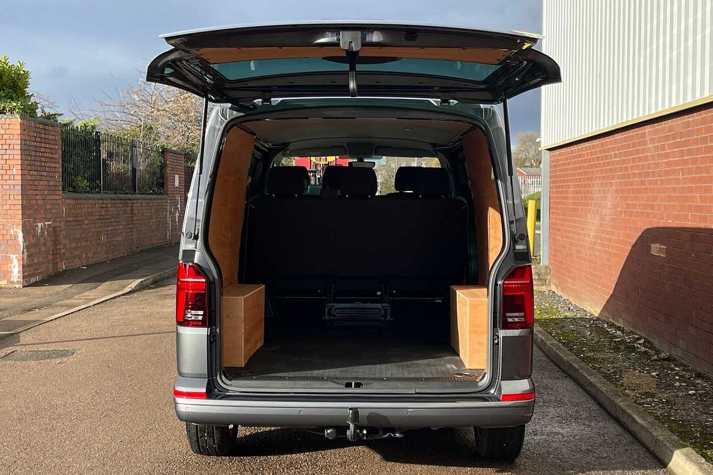Volkswagen Transporter T32 Kombi Highline LWB 204 PS 2.0 TDI 7sp DSG Auto
