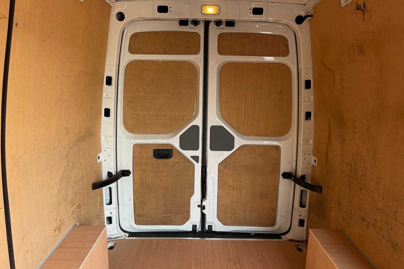Volkswagen Crafter 2.0TDI 102PS CR35 MWB Startline + Business Pack