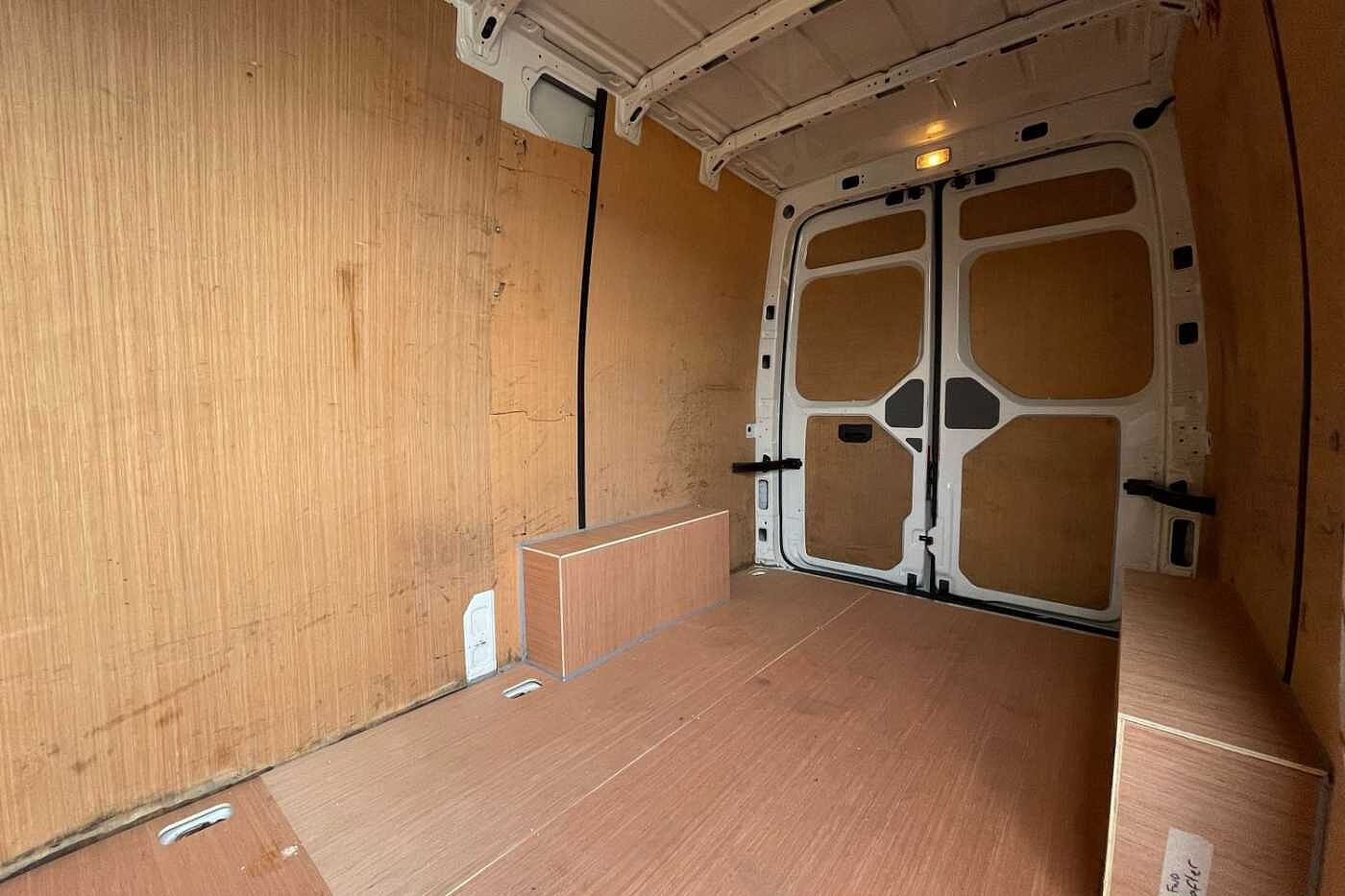 Volkswagen Crafter 2.0TDI 102PS CR35 MWB Startline + Business Pack