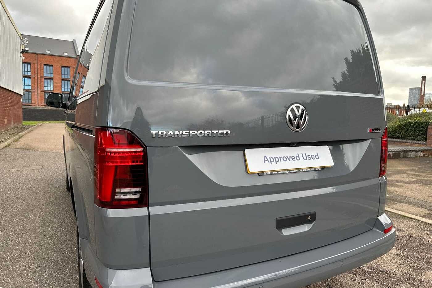 Volkswagen Transporter 2.0 BiTDI 204PS T32 Highline SWB 4M 4X4 DSG-Tailgate/NAV/LED's