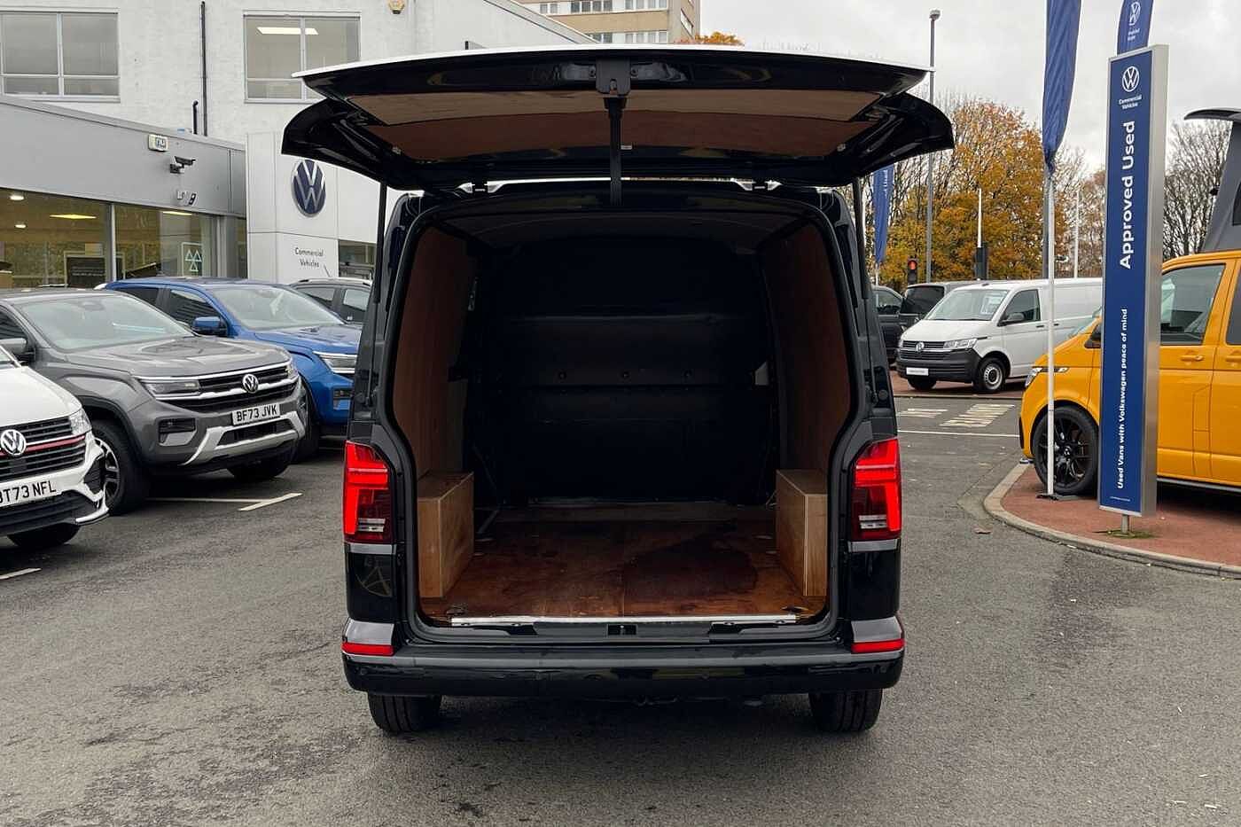 Volkswagen Transporter T30 Panel van Highline LWB 150 PS 2.0 TDI 6sp Manual LED's + Tailgate