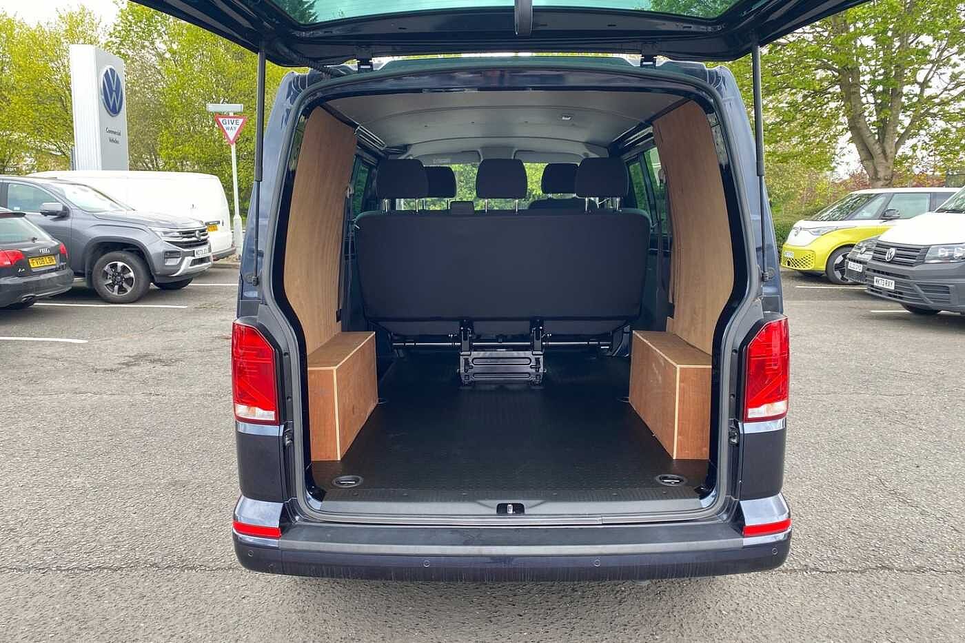 Volkswagen Transporter 2.0 TDI 150 Highline Kombi Van DSG
