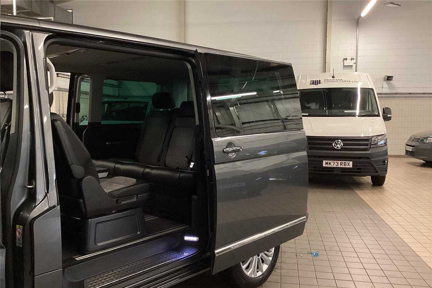 Volkswagen Caravelle 2.0 TDI Executive 204 5dr DSG