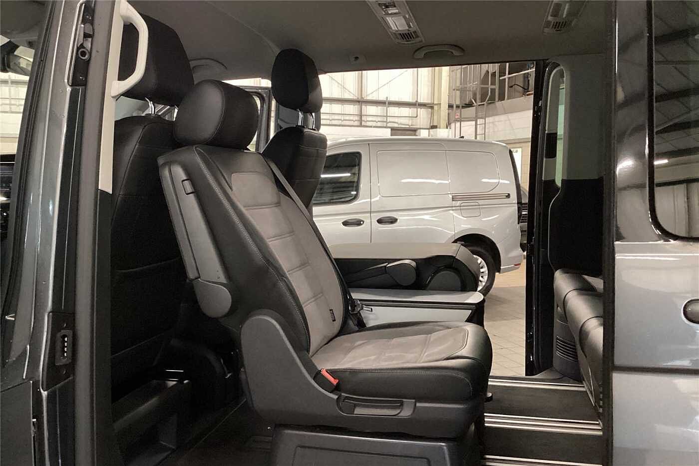 Volkswagen Caravelle 2.0 TDI Executive 204 5dr DSG