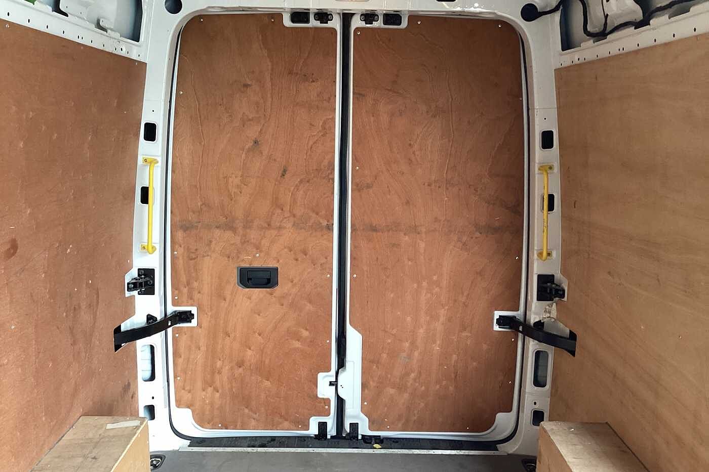 Volkswagen Crafter 2.0 TDI 140ps Trendline Business High Roof Van (01
