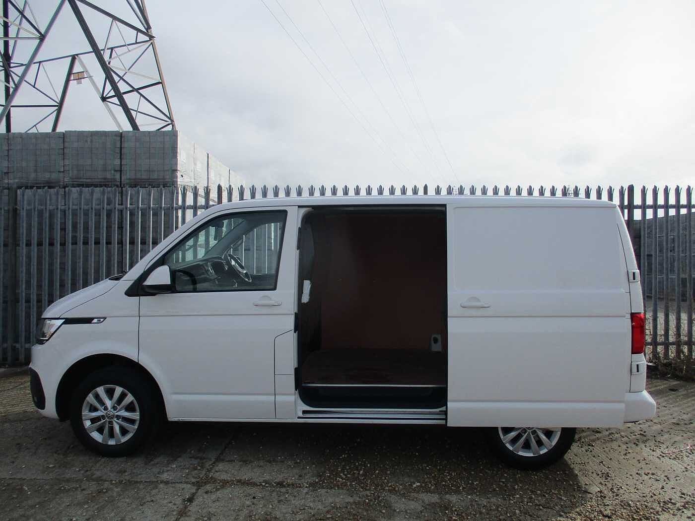 Volkswagen Transporter 2.0TDI 110ps T28 Highline BMT SWB PV