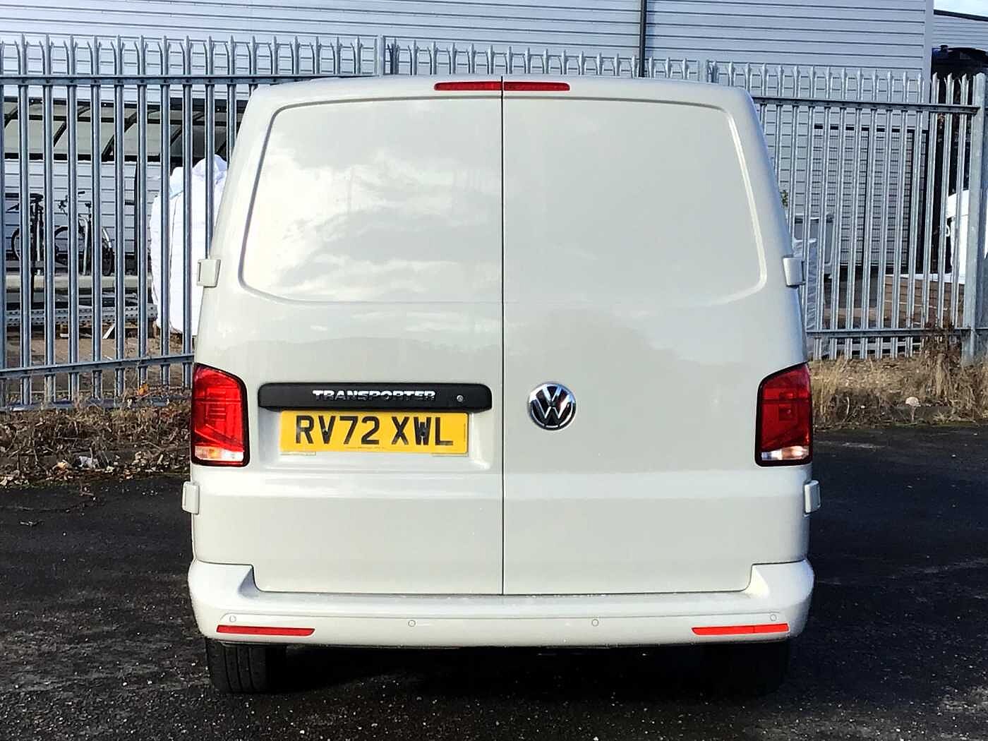 Volkswagen Transporter T28 Swb Diesel T28 Panel van Highline SWB 110 PS 2.0 TDI 5sp Manual