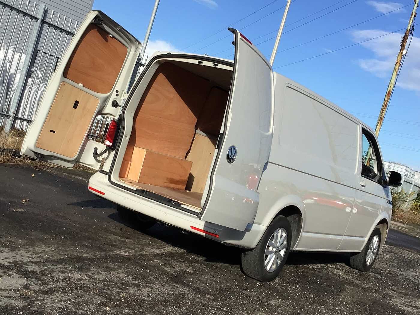 Volkswagen Transporter T28 Swb Diesel T28 Panel van Highline SWB 110 PS 2.0 TDI 5sp Manual