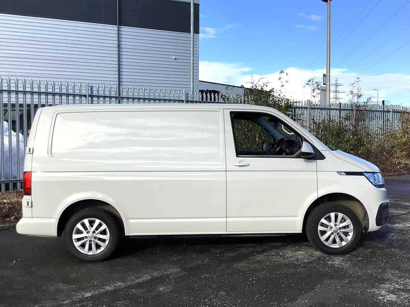 Volkswagen Transporter T28 Swb Diesel T28 Panel van Highline SWB 110 PS 2.0 TDI 5sp Manual