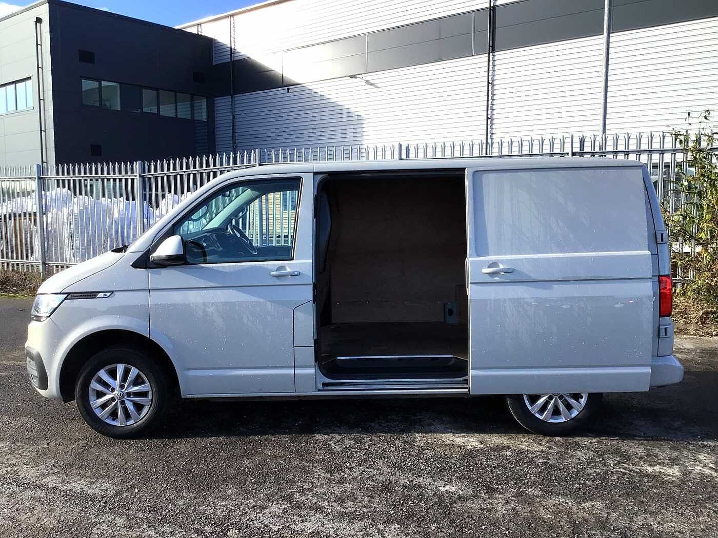Volkswagen Transporter T28 Swb Diesel T28 Panel van Highline SWB 110 PS 2.0 TDI 5sp Manual