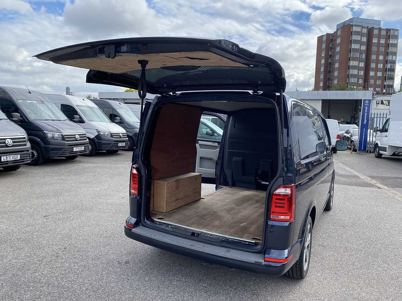 Volkswagen Transporter 2.0BiTDI 199ps T32 Panel Van Highline SWB 4M DSG