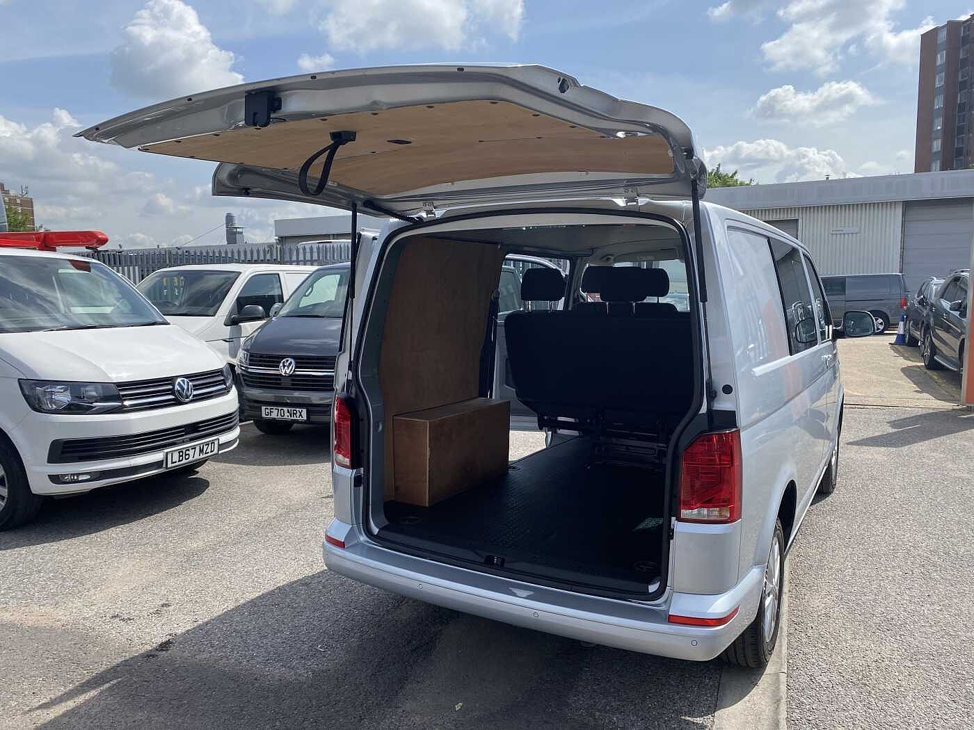 Volkswagen Transporter 2.0TDI 110ps Eu6dT-E T30 Kombi Highline SWB