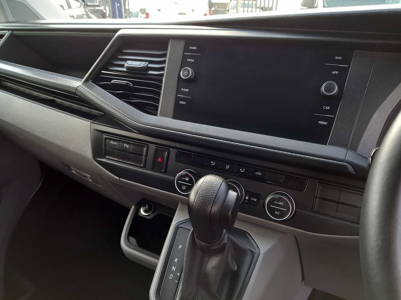 Volkswagen Transporter Shuttle T32 SE LWB 2.0TDI 150PS DSG