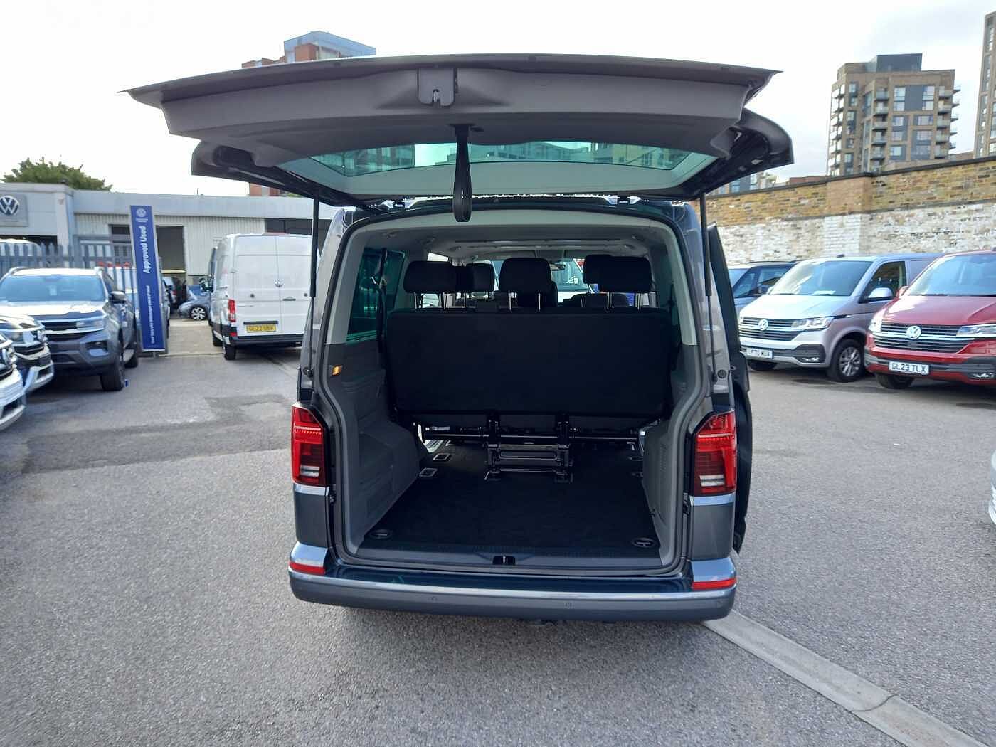 Volkswagen Transporter Shuttle T32 SE LWB 2.0TDI 150PS DSG