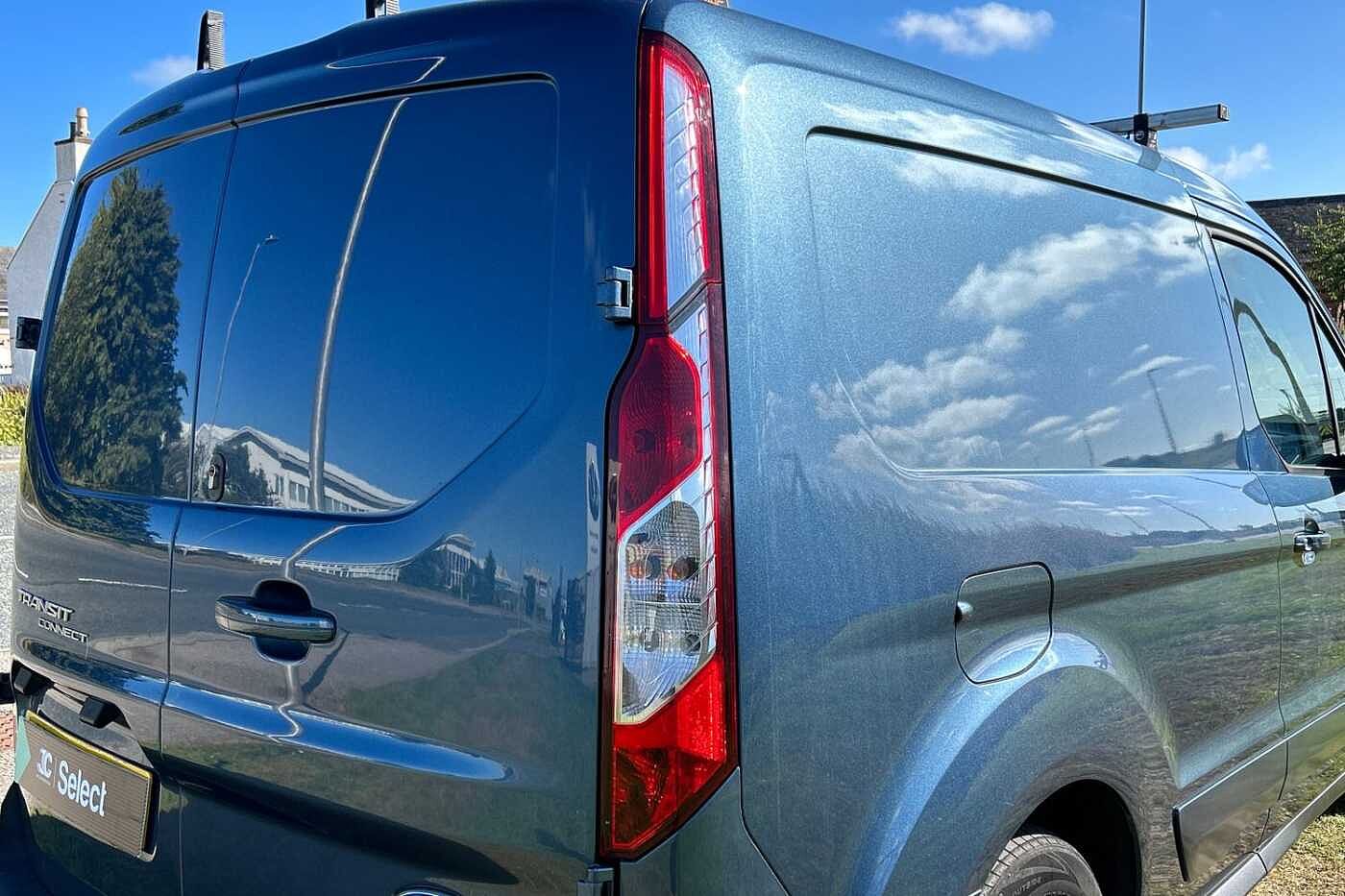 Ford Transit Connect 1.5 EcoBlue 120PSL1 200 LTD PVan