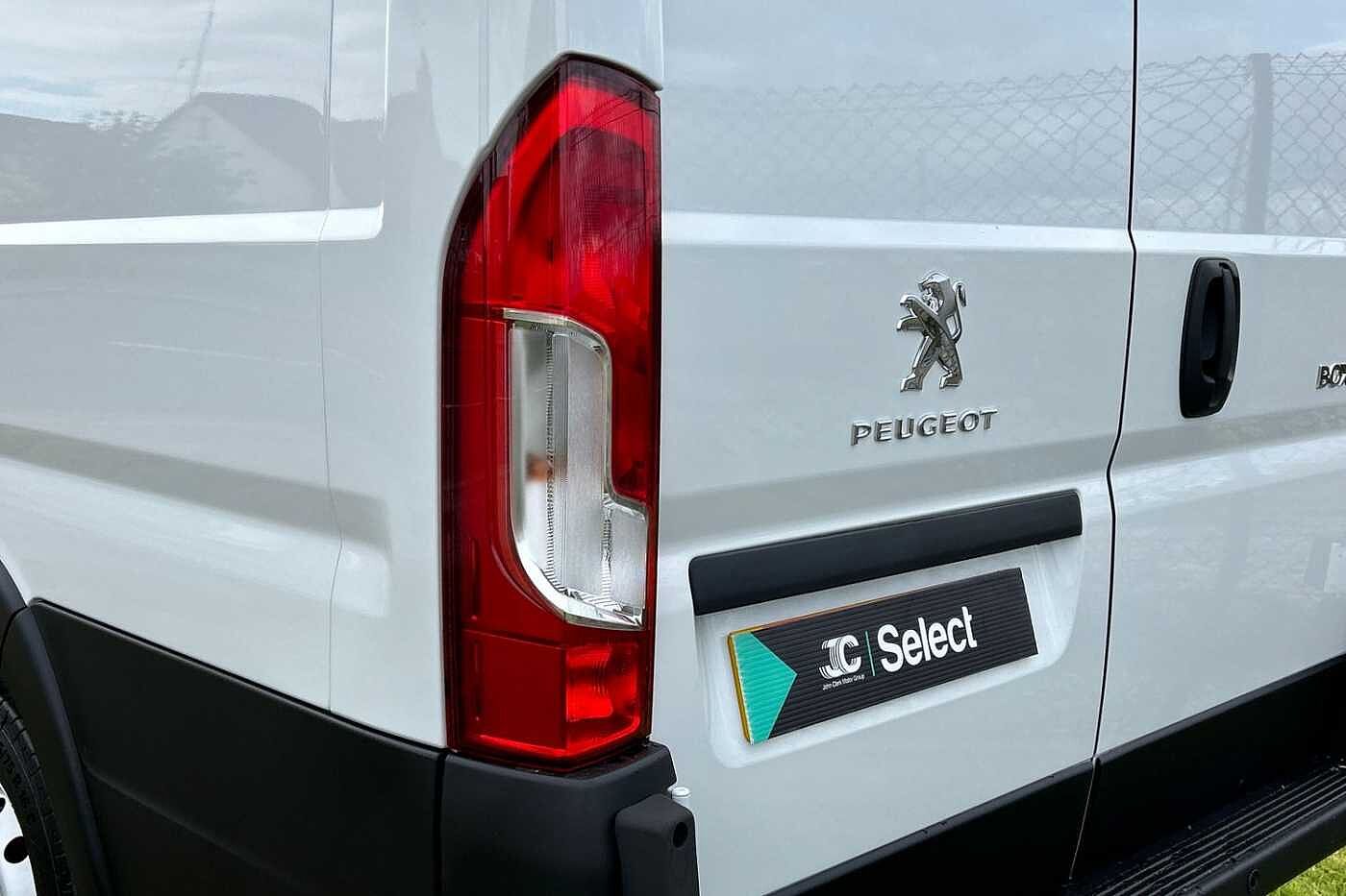 Peugeot Boxer 435 L4 Diesel 2.2 BlueHDi H3 Professional Premium+ Van 140ps