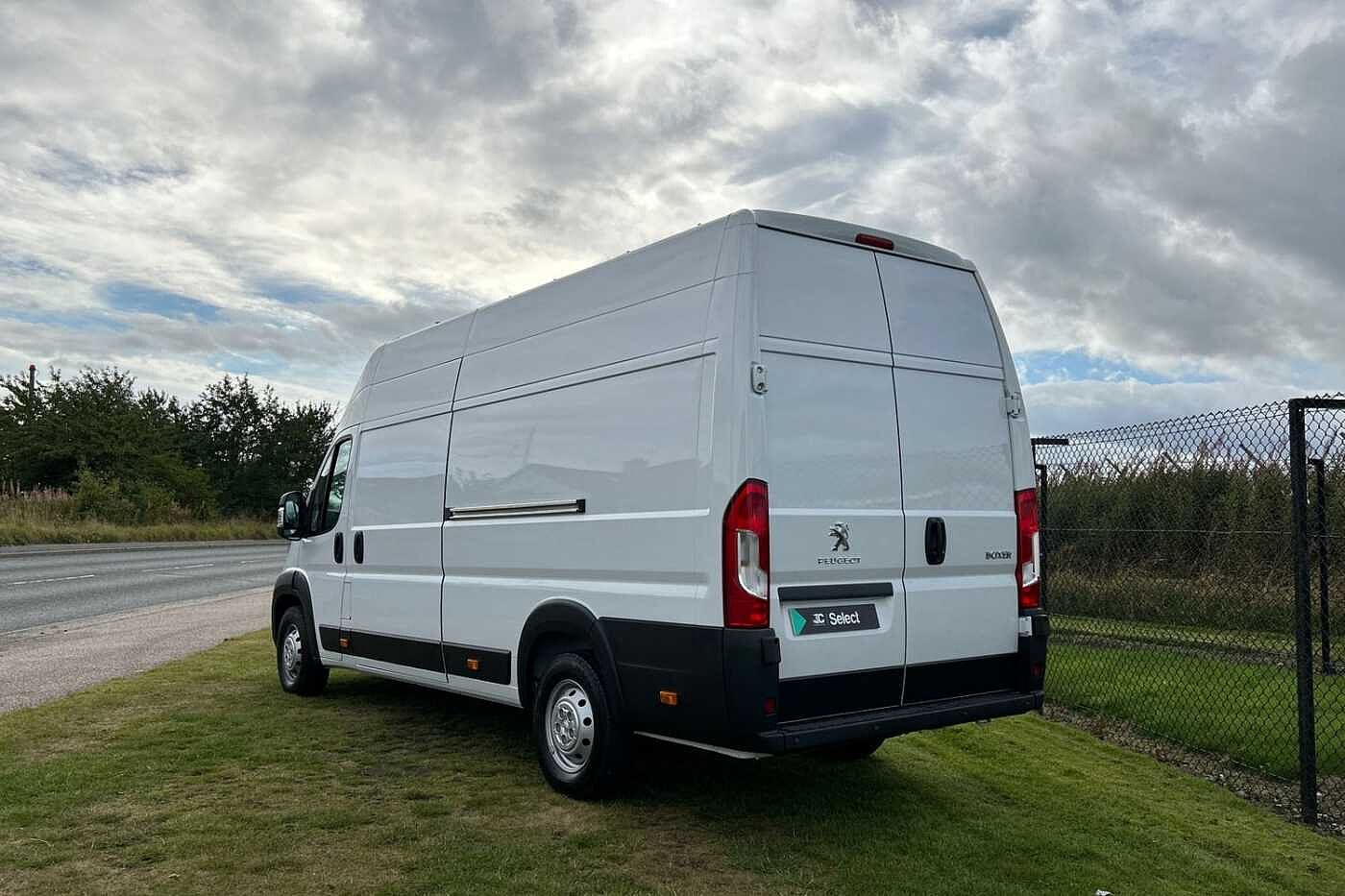 Peugeot Boxer 435 L4 Diesel 2.2 BlueHDi H3 Professional Premium+ Van 140ps