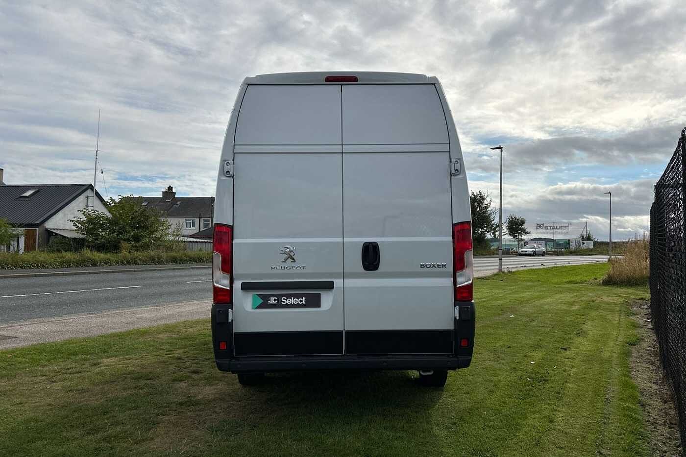 Peugeot Boxer 435 L4 Diesel 2.2 BlueHDi H3 Professional Premium+ Van 140ps