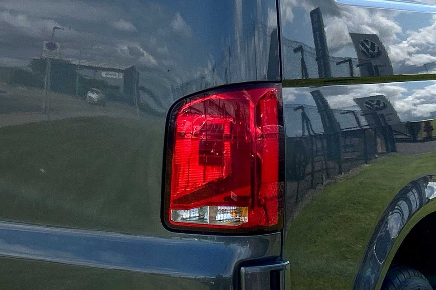 Volkswagen Transporter 2.0TDI 150ps T28 Highline BMT SWB PV D
