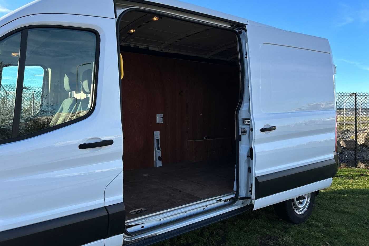 Ford Transit 2.0TDCi (105PS)Eu6dT 350 L3H2 Panel Van