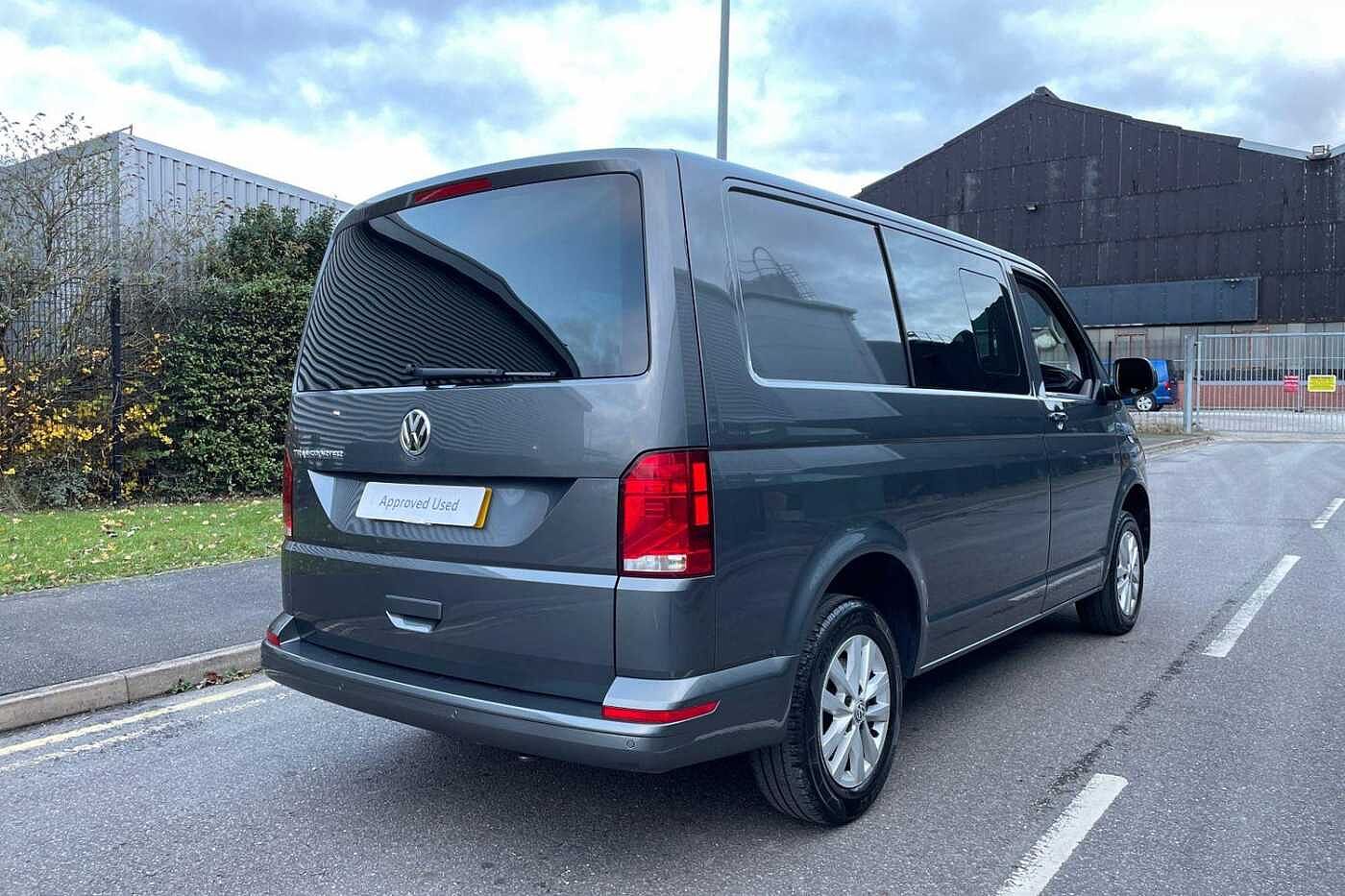 Volkswagen Transporter 2.0 TDI T30 Highline Crew Van 5dr Diesel DSG FWD SWB Euro 6 (s/s) (150 ps)