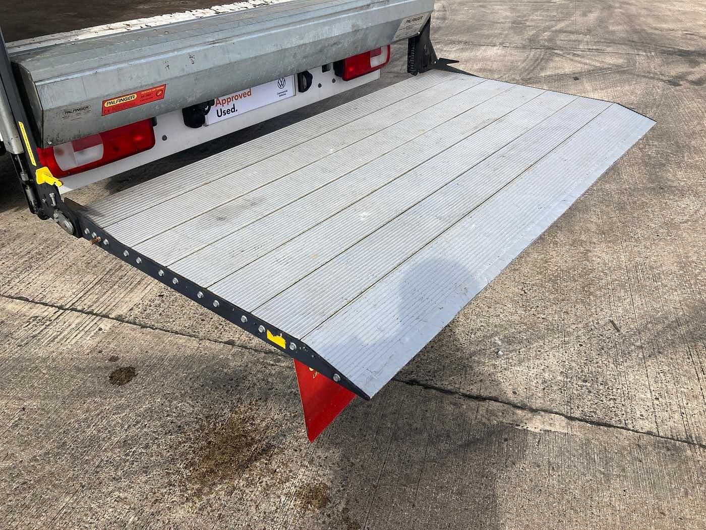 Volkswagen Crafter CR35 LWB FWD 2.0 TDI 140PS Startline ETG Tail Lift