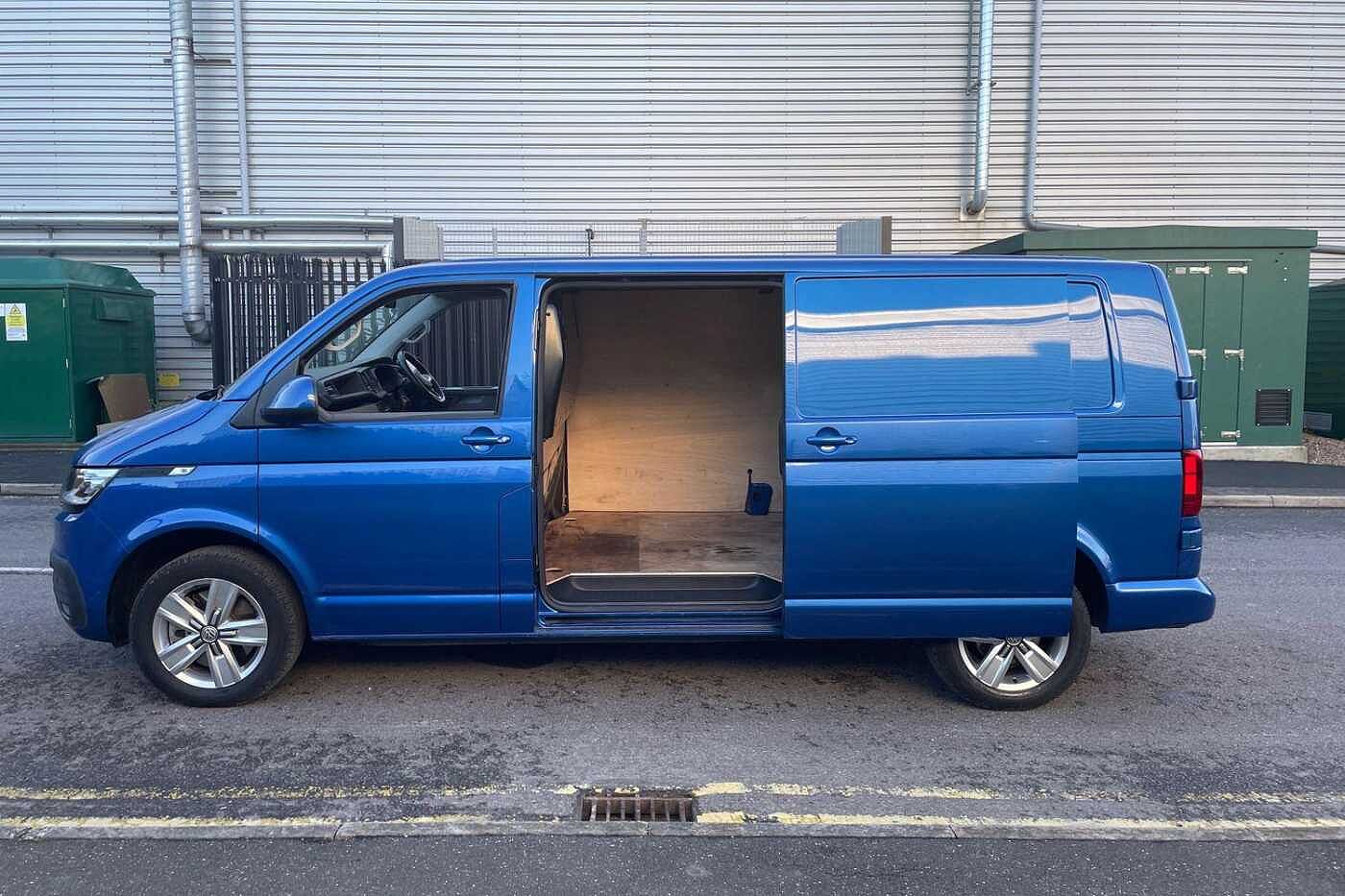 Volkswagen Transporter 2.0 TDI T32 Highline Panel Van 5dr Diesel DSG FWD LWB Euro 6 (s/s) (150 ps)
