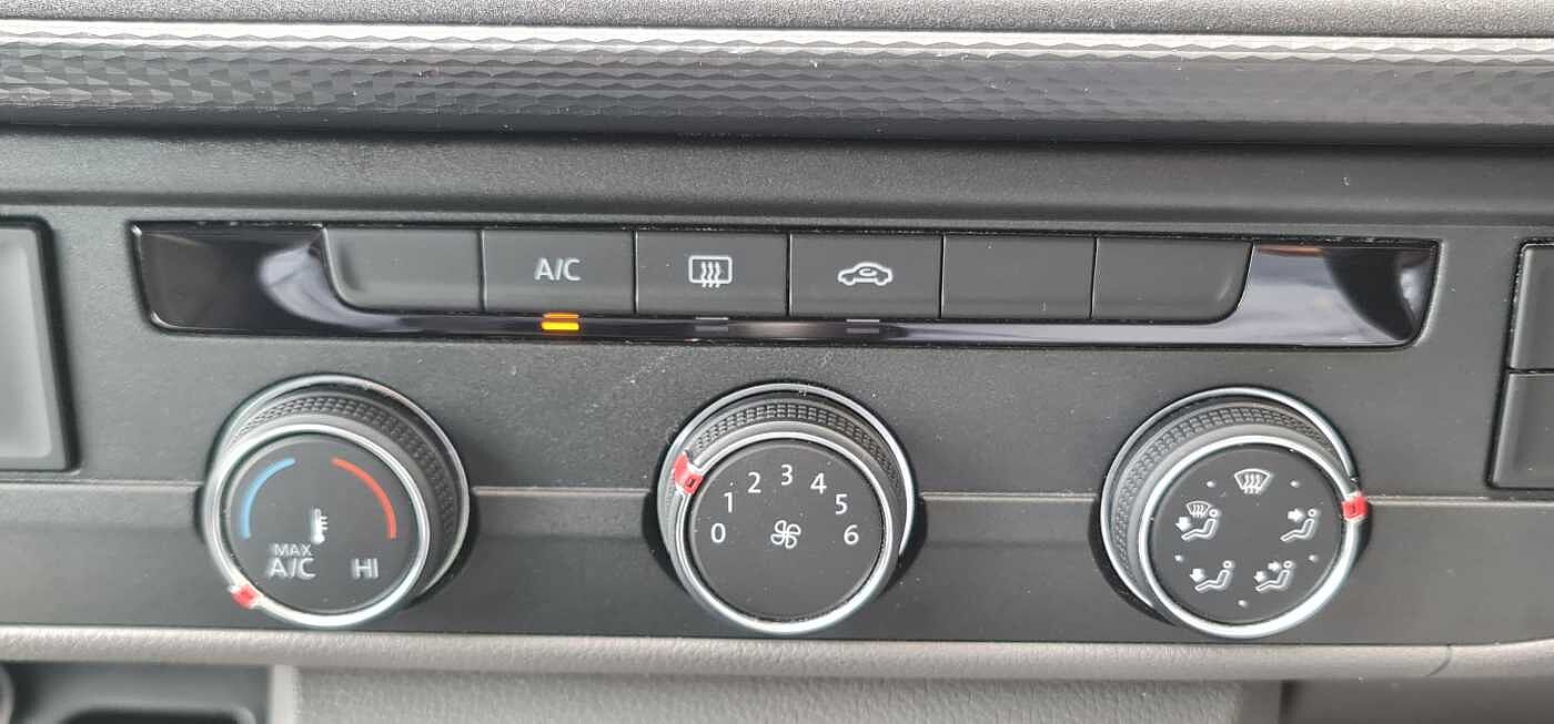 Volkswagen Transporter T30 Swb Diesel 2.0 TDI 110 Highline Kombi Van