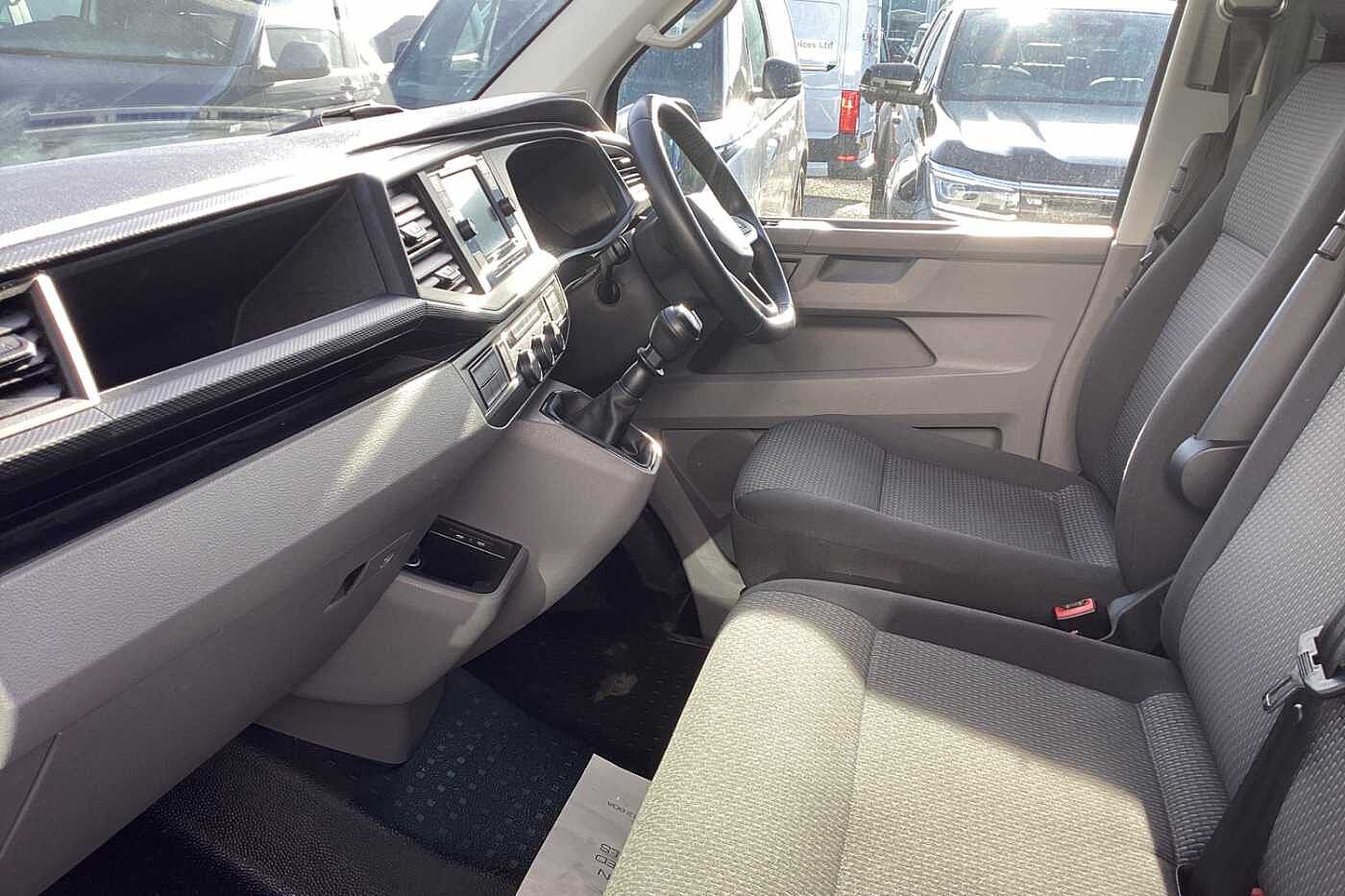 Volkswagen Transporter Kombi T32 Highline LWB 2.0 TDI 150PS