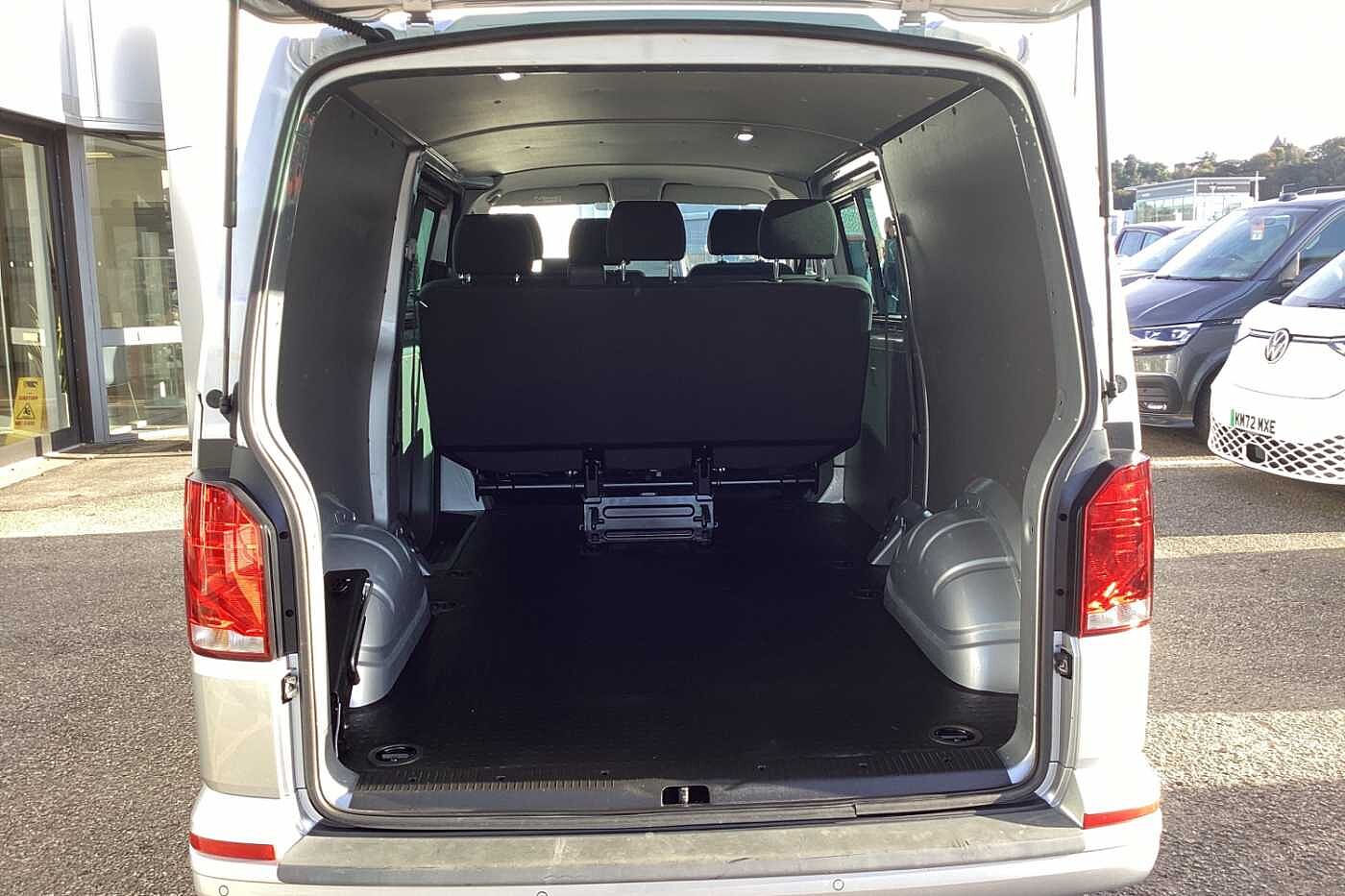 Volkswagen Transporter Kombi T32 Highline LWB 2.0 TDI 150PS