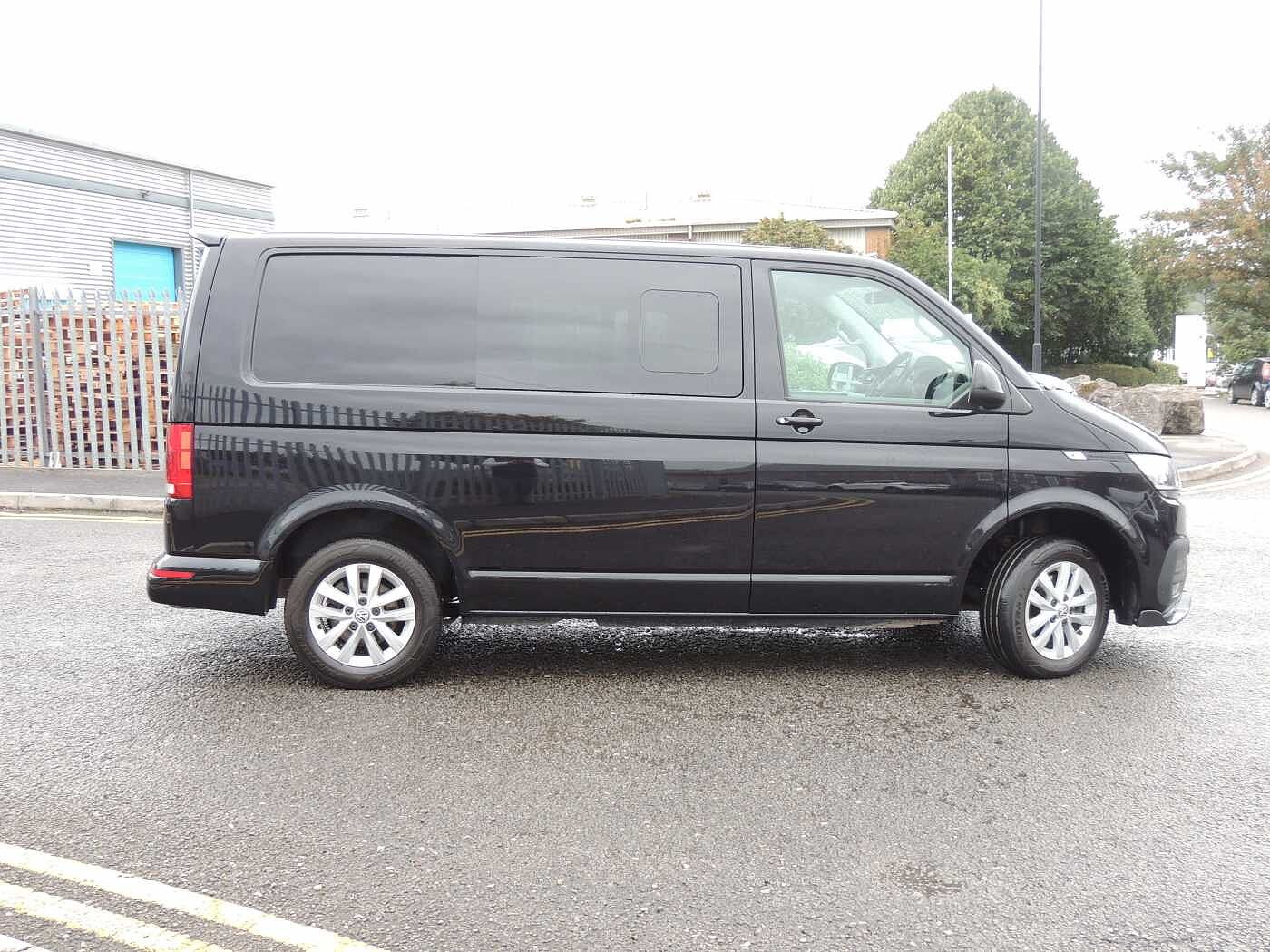 Volkswagen Transporter Kombi 2.0TDI T30 Highline SWB 110 ps Kombi Conversion + Enhanced £500 DC +++