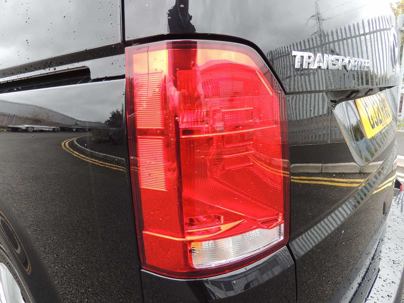 Volkswagen Transporter Kombi 2.0TDI T30 Highline SWB 110 ps Kombi Conversion + Enhanced £500 DC +++
