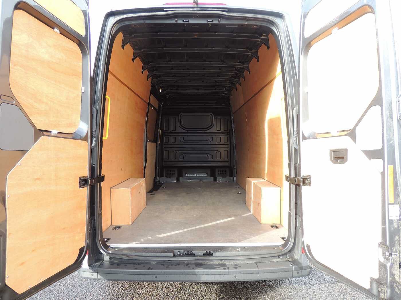 Volkswagen Crafter CR35 LWB 140ps + Business Pack Air Con + Enhanced £500 Deposit Contribution+++