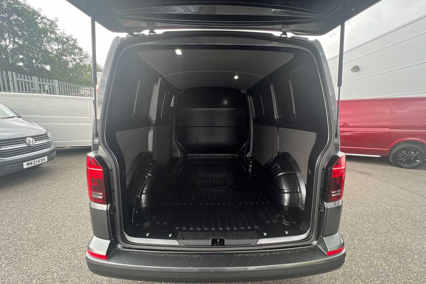 Volkswagen Transporter 2.0TDI 150ps T28 Highline BMT SWB PV D