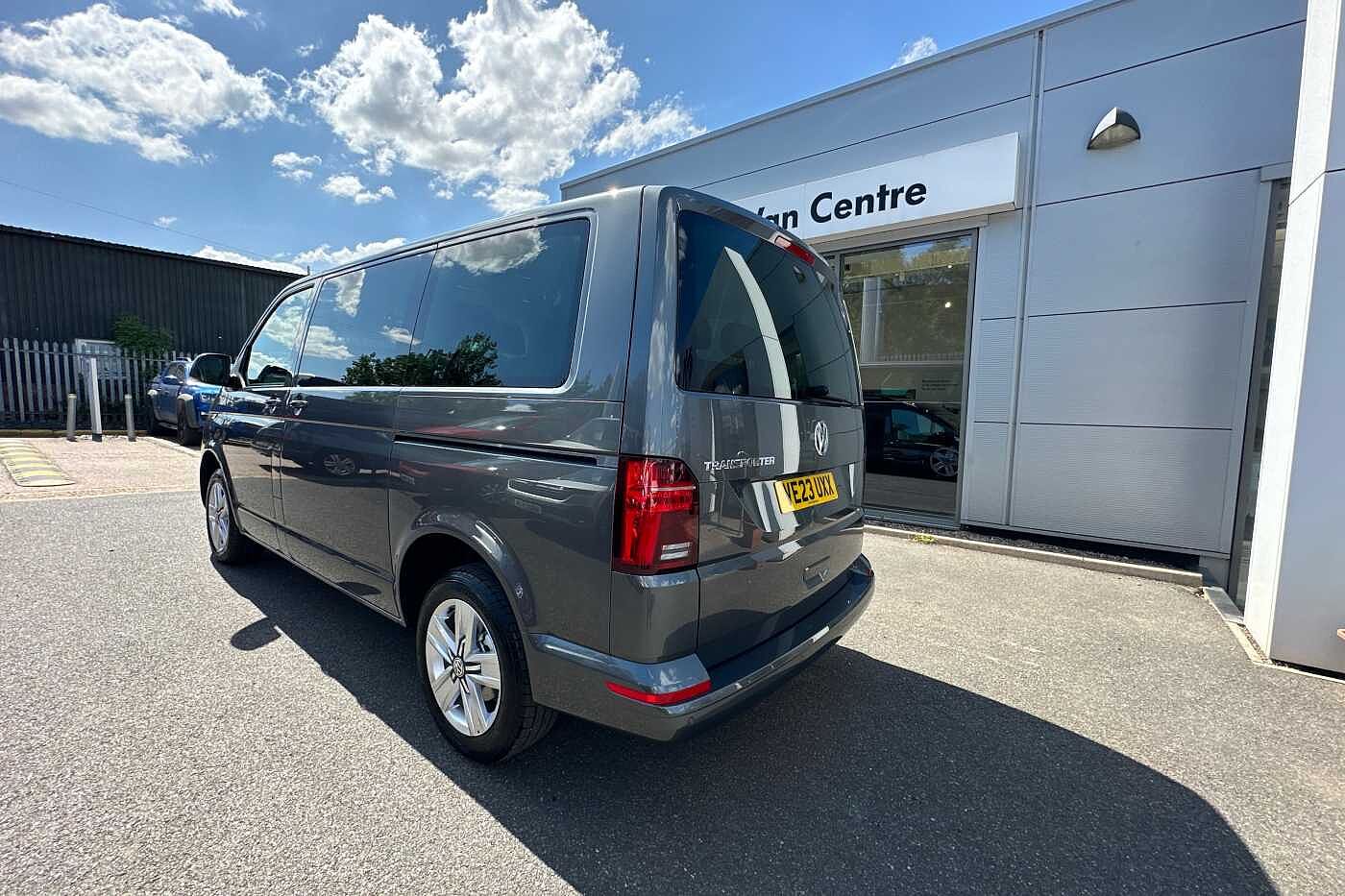 Volkswagen Transporter Shuttle T32 Swb Diesel 2.0 TDI 150PS SE Minibus DSG