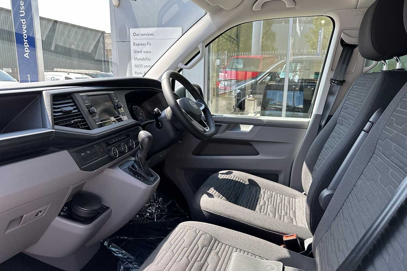 Volkswagen Transporter Shuttle T32 Swb Diesel 2.0 TDI 150PS SE Minibus DSG