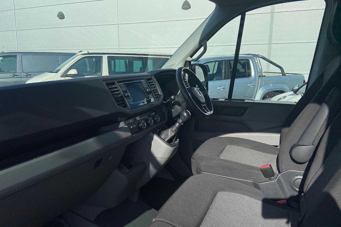 Volkswagen Crafter 2.0TDI (140PS)(Eu6dT-E) CR35 MWB Trendline with Business Pack (Aircon & Sensors)