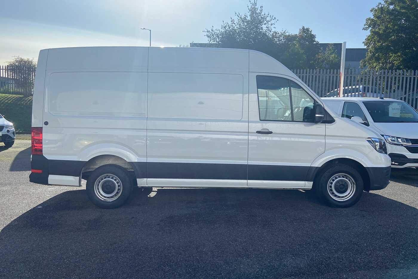 Volkswagen Crafter 2.0TDI (140PS)(Eu6dT-E) CR35 MWB Trendline with Business Pack (Aircon & Sensors)